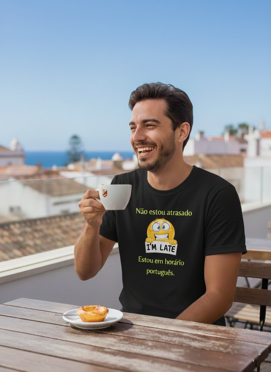 T-shirt “Não Estou Atrasado” | Humor Português