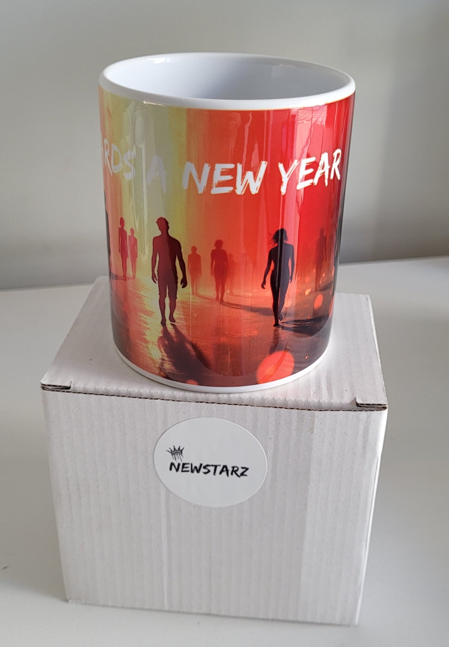 Caneca “Towards a New Year” | 325 ml | Cerâmica Branca | Sublimação