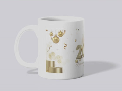 Caneca Ano Novo 2026 – Frase Inspiradora “A felicidade constrói-se dia após dia”